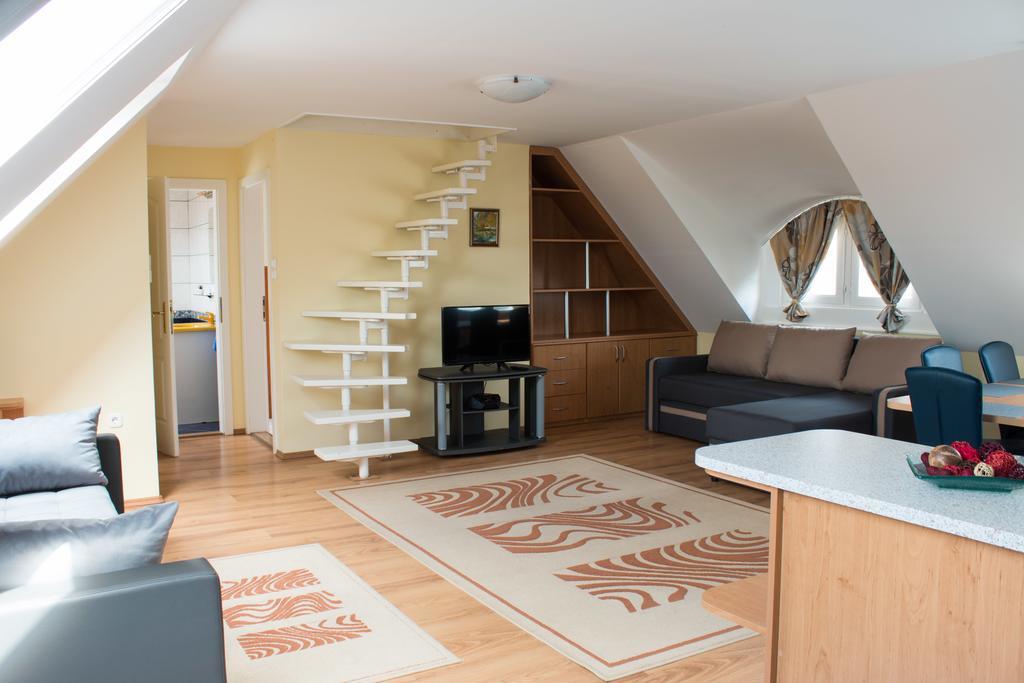 Titan Apartman Gyula Ngoại thất bức ảnh